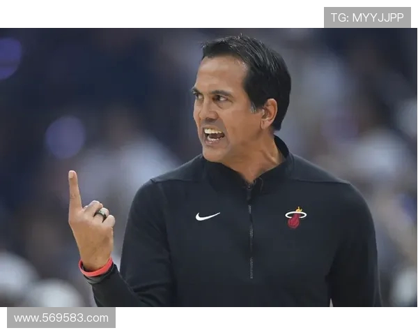 武汉排球队进攻战术解析与球队发展动态全景探讨