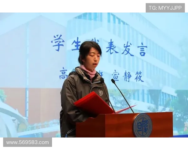 何思雨的成长之路：从校园梦想到职场挑战的心路历程