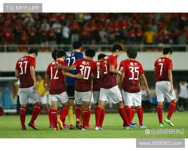 国足客场挑战乌兹别克全力争胜展现团队实力与拼搏精神